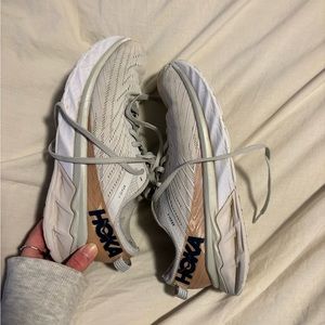 Hokas Arahi 4 US size 7.5